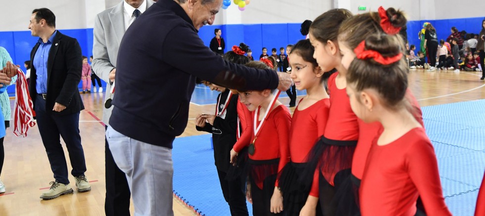 Başkan Ataç jimnastikle tanışan çocuklarla buluştu